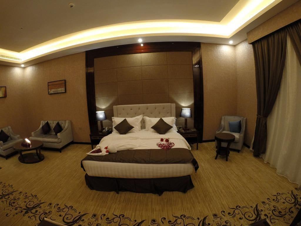 Holiday Khaleej Riyadh Bagian luar foto