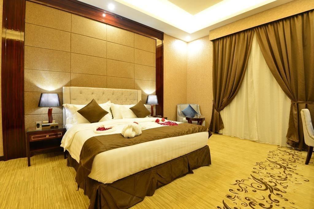 Holiday Khaleej Riyadh Bagian luar foto