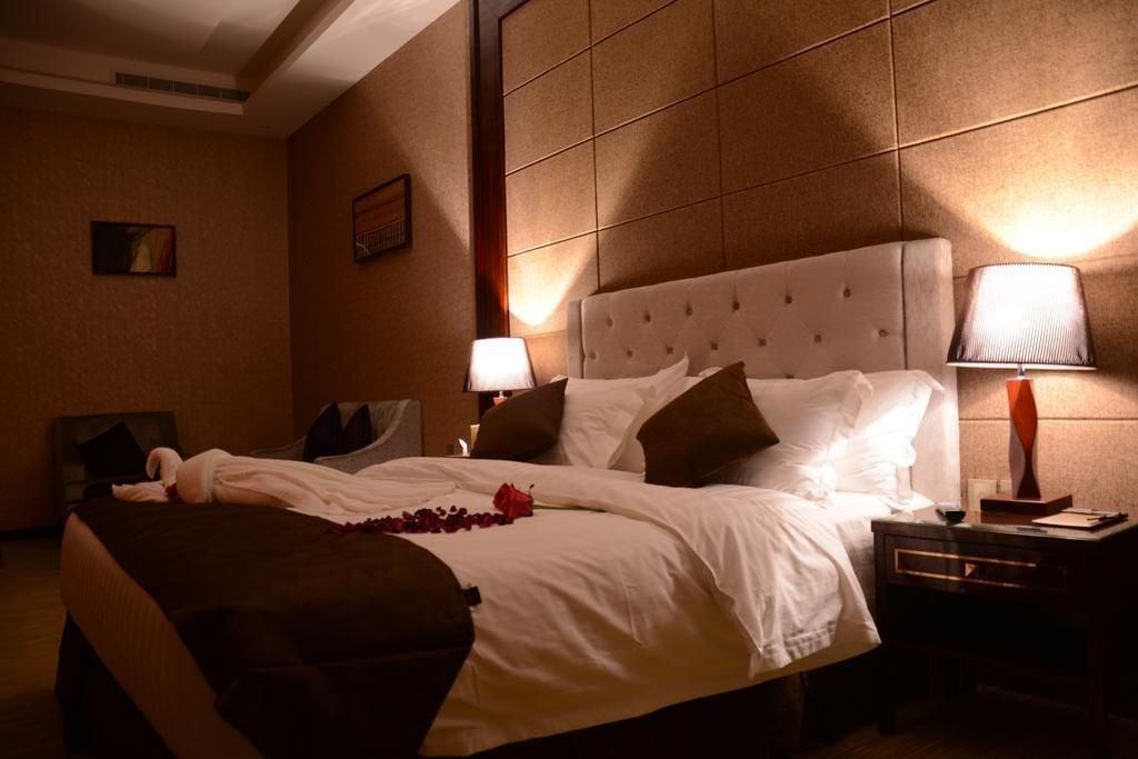 Holiday Khaleej Riyadh Bagian luar foto