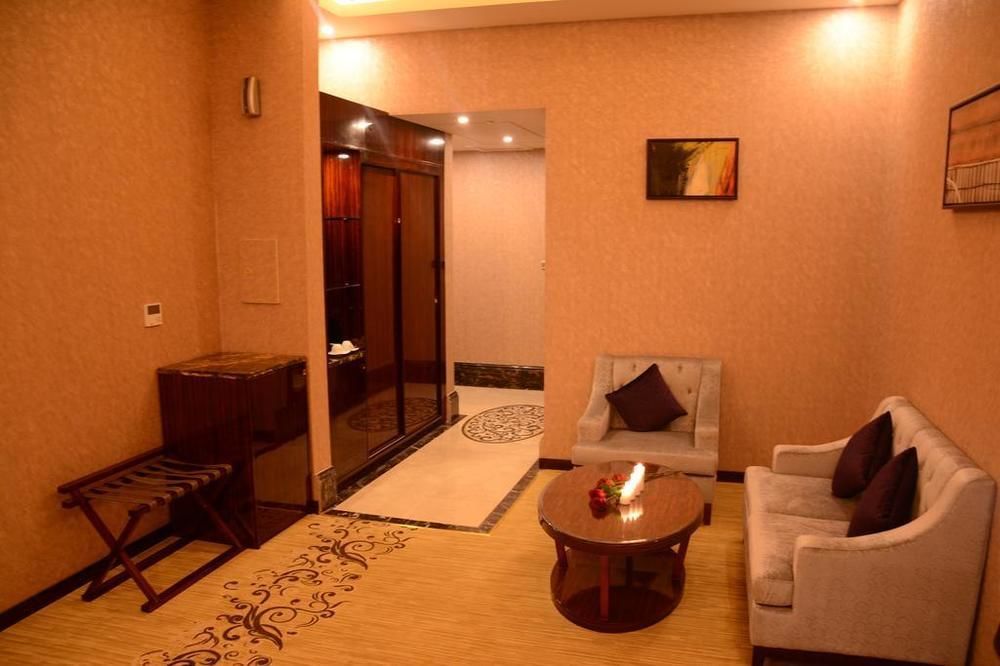 Holiday Khaleej Riyadh Bagian luar foto